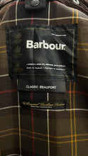 Carica l'immagine nel visualizzatore di Gallery, Barbour Beaufort marrone C46/117cm