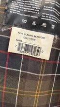 Carica l'immagine nel visualizzatore di Gallery, Barbour Beaufort marrone C46/117cm