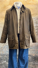 Carica l'immagine nel visualizzatore di Gallery, Barbour Beaufort marrone C46/117cm