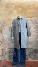 Carica l'immagine nel visualizzatore di Gallery, Impermeabile reversibile - 44