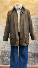 Carica l'immagine nel visualizzatore di Gallery, Barbour Beaufort marrone C46/117cm