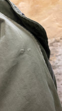 Carica l'immagine nel visualizzatore di Gallery, M65 Field Jacket - Large