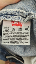 Carica l'immagine nel visualizzatore di Gallery, Levi's 501XX - Made in USA - 37 cm
