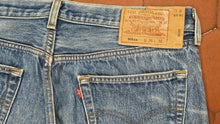 Carica l'immagine nel visualizzatore di Gallery, Levi's 501XX - Made in USA - 43 cm