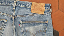 Carica l'immagine nel visualizzatore di Gallery, Levi's 501XX - Made in USA - 37 cm