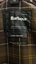 Carica l&#39;immagine nel visualizzatore di Gallery, Barbour Beaufort marrone C46/117cm
