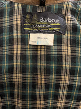 Carica l&#39;immagine nel visualizzatore di Gallery, Barbour Gamefair (2 crest) - Verde - C40/102cm
