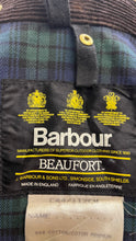 Carica l&#39;immagine nel visualizzatore di Gallery, Barbour Beaufort C44/112 cm (L/XL)
