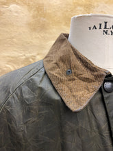 Carica l&#39;immagine nel visualizzatore di Gallery, Barbour Gamefair (2 crest) - Verde - C40/102cm
