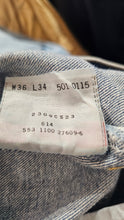 Carica l&#39;immagine nel visualizzatore di Gallery, Levi&#39;s 501 - Made in USA - 43 cm
