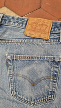 Carica l&#39;immagine nel visualizzatore di Gallery, Levi&#39;s 501XX - Made in USA - 42,5 cm
