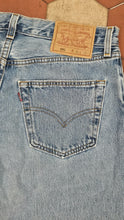 Carica l&#39;immagine nel visualizzatore di Gallery, Levi&#39;s 501 - Made in USA - 38 cm

