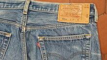 Carica l&#39;immagine nel visualizzatore di Gallery, Levi&#39;s 501XX - Made in USA - 43 cm
